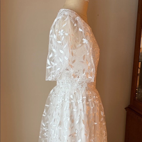 NWT Elegant White Embroidered Tulle Dress - Picture 8 of 12